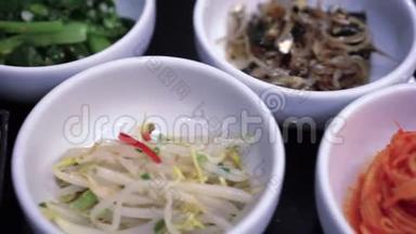 韩国美食品种BBQ配菜泡菜和蔬菜